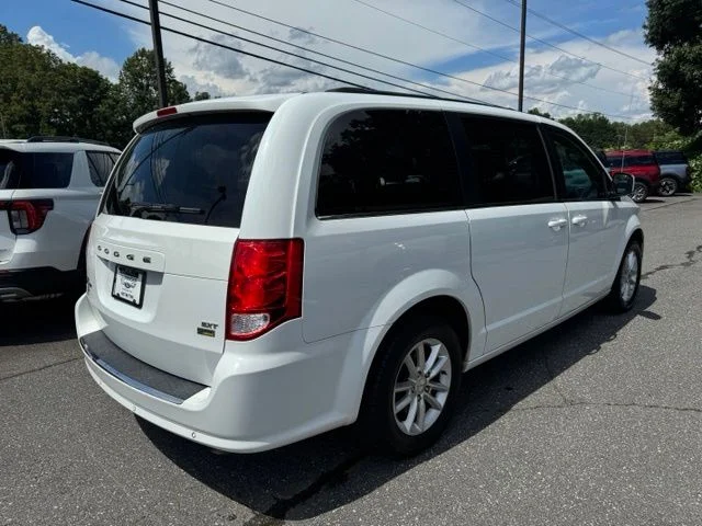 Used 2019 White Dodge SXT image 9