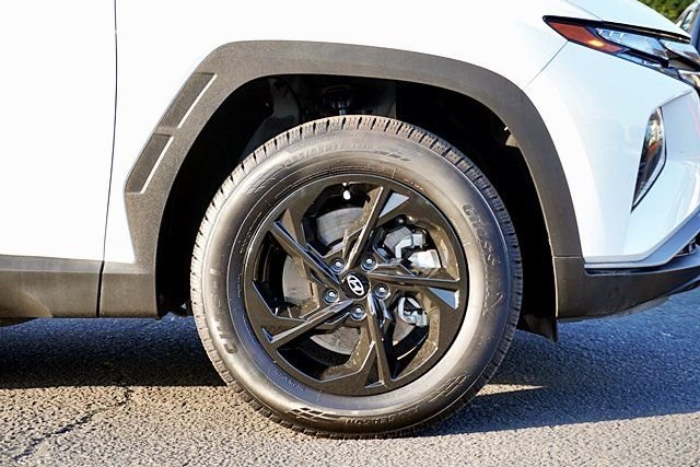 Used 2024 White Hyundai SE image 7