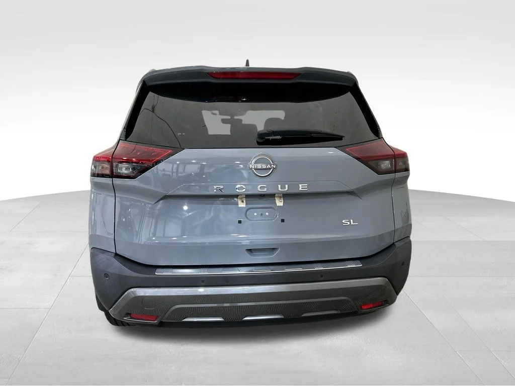 Used 2023 Gray Nissan SL image 4