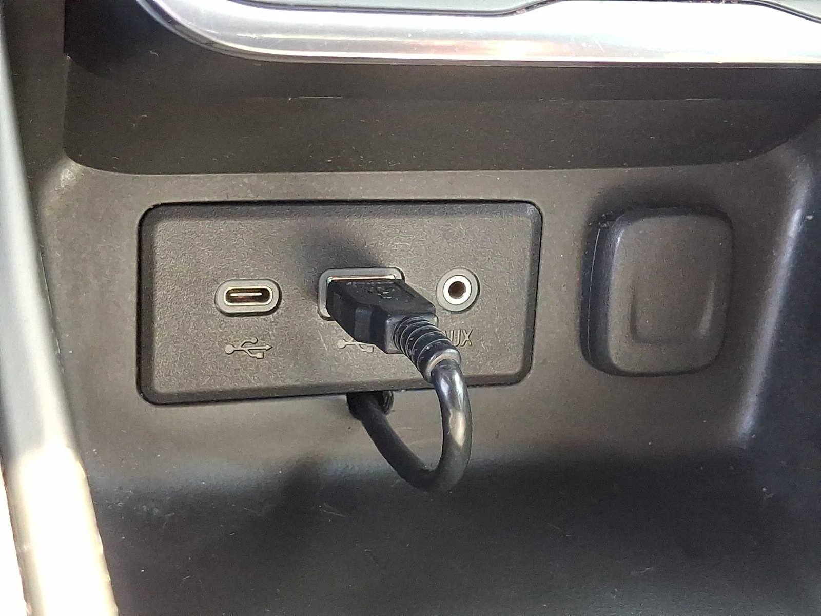 Used 2019 BLUE STEEL METALLIC GMC SLE image 25