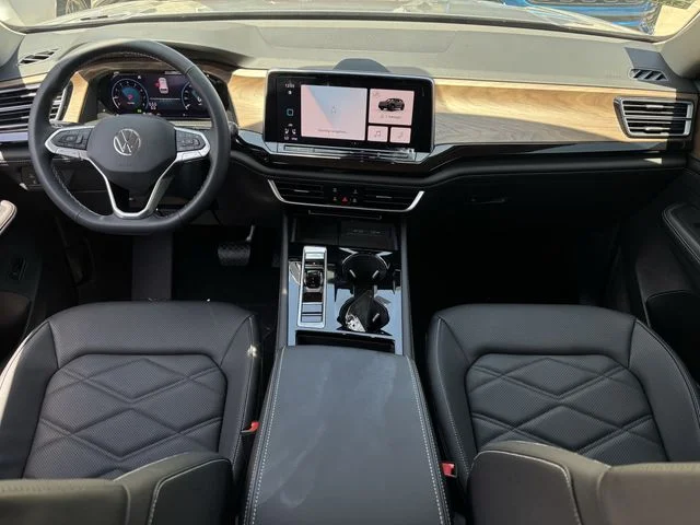 New 2026 Silver Volkswagen 2.0T SE w/Technology image 8