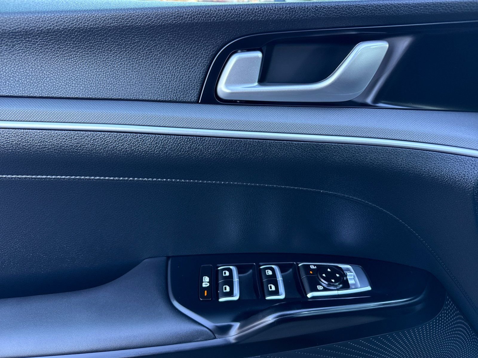 New 2026 Aurora Black Pearl Kia LXS FWD image 10