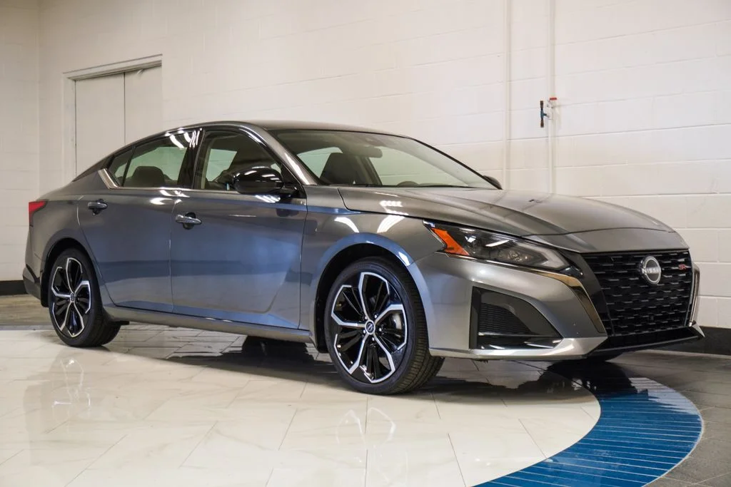 Used 2025 Gray Nissan 2.5 SR image 5