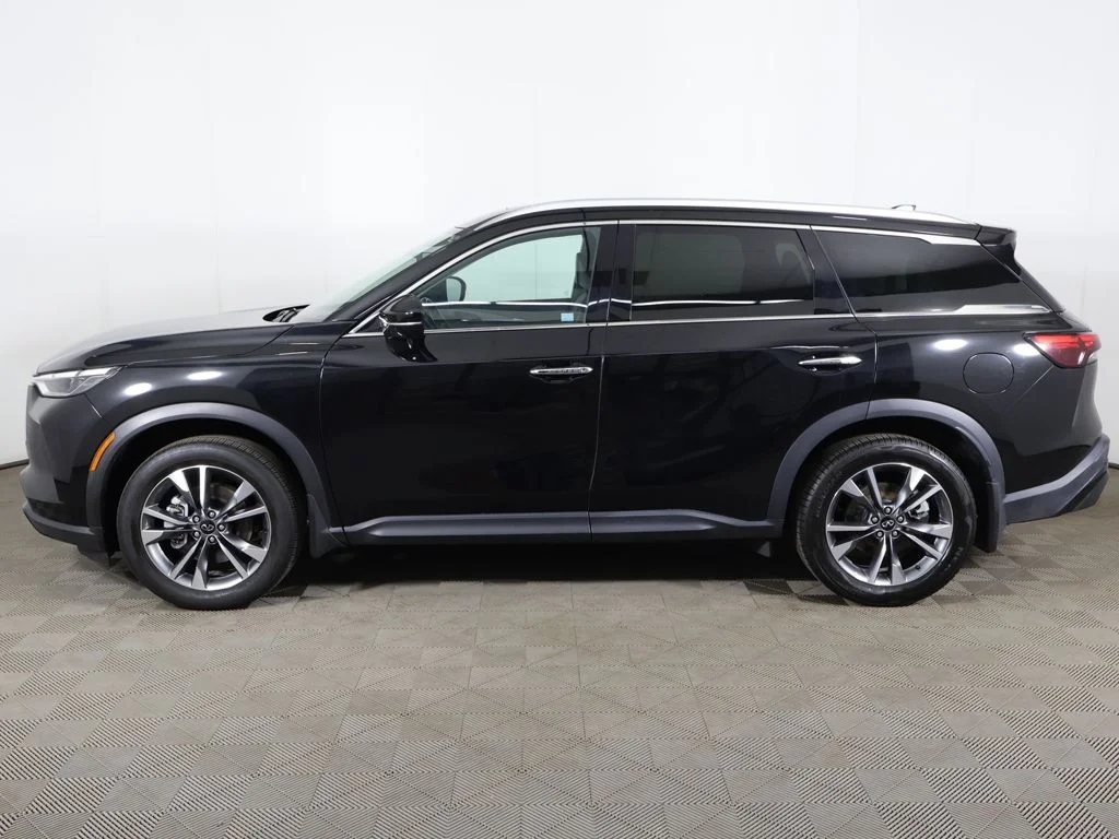 Used 2024 Mineral INFINITI LUXE image 21
