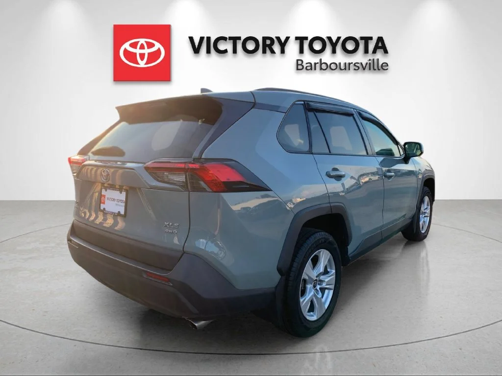 Used 2021  Toyota XLE image 7