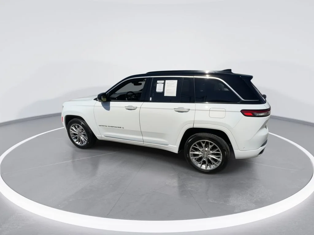 Used 2025 White/off-white Jeep Summit image 5