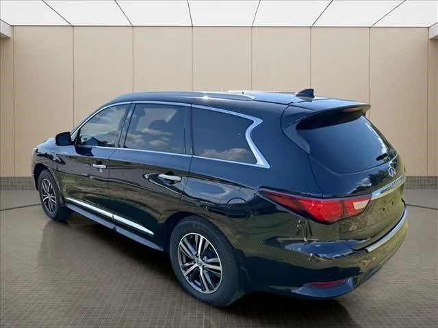 Used 2016 Black INFINITI Base image 8