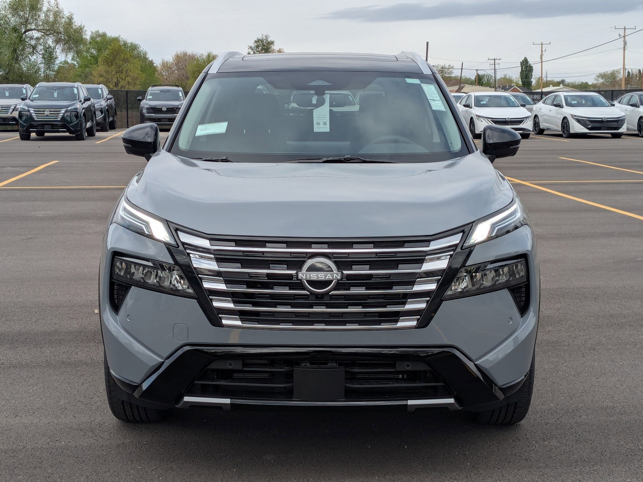 New 2026 Boulder Gray Pearl/Super Black Nissan Platinum image 9