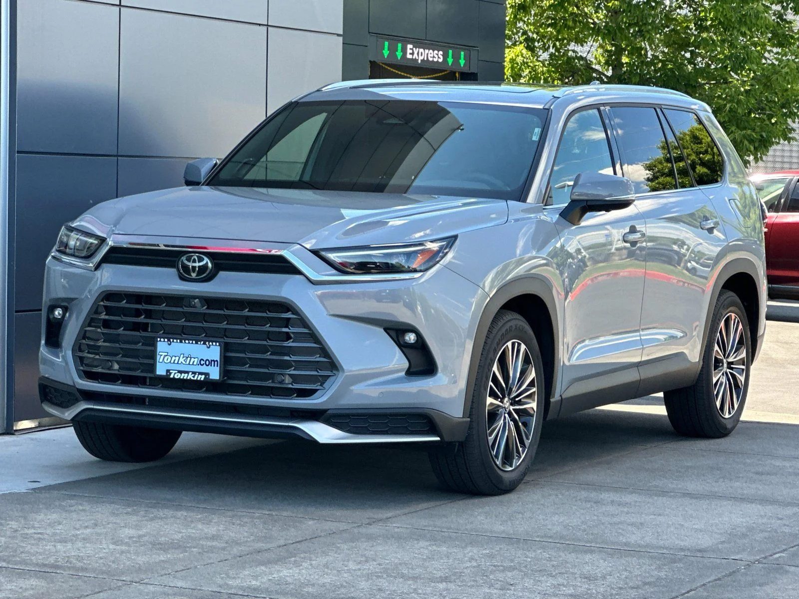 Used 2025 Cement Toyota MAX Platinum image 7