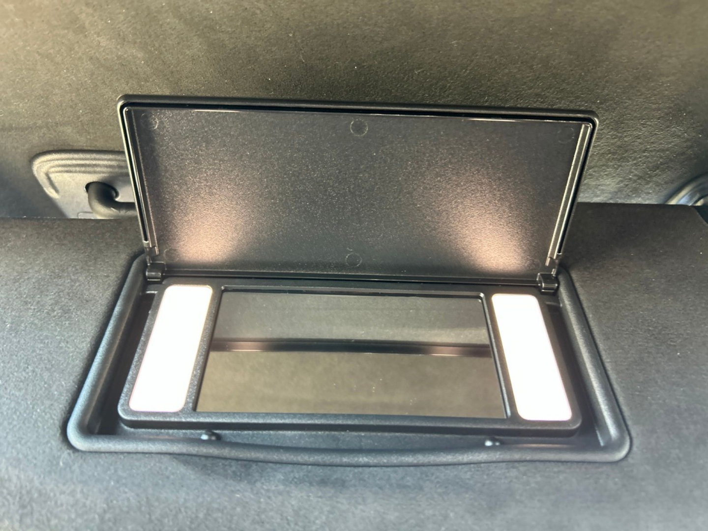 New 2026 Diamond Black Crystal Pearl-Coat Exterior Paint Jeep Summit image 35