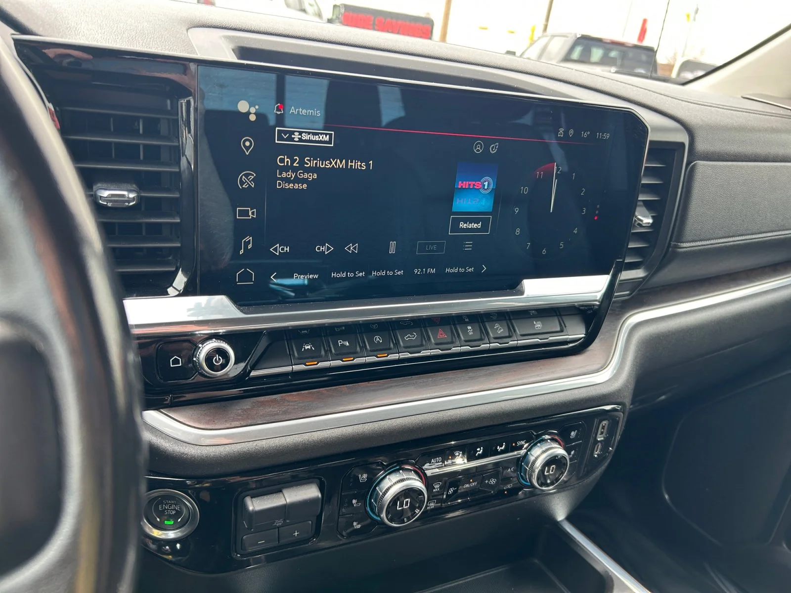 Used 2022 White GMC SLT Crew Cab image 23