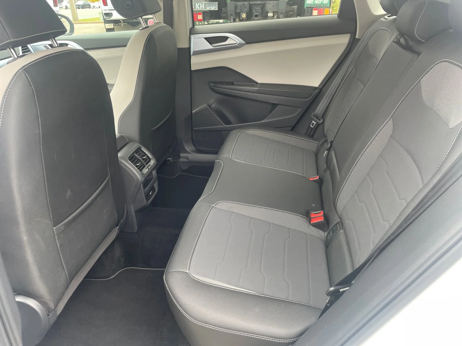 Used 2025 White Volkswagen Comfortline image 17