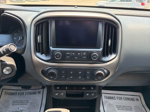 Used 2018 Silver Ice Metallic Chevrolet 4WD Z71 image 22