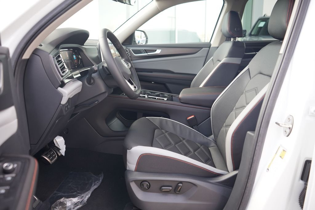 New 2026 Opal White Pearl Volkswagen Peak Edition image 6