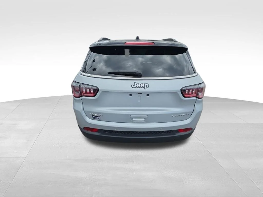 Used 2025 Silver Jeep Limited image 5