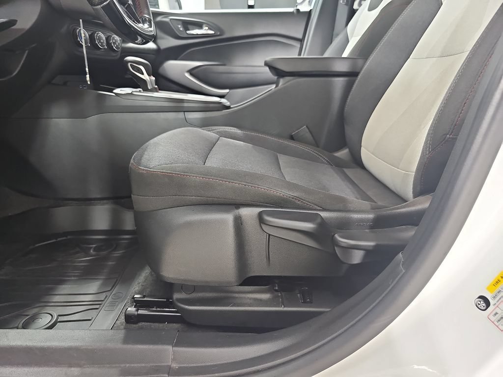 Certified Used 2024 Summit White Chevrolet 1RS image 33