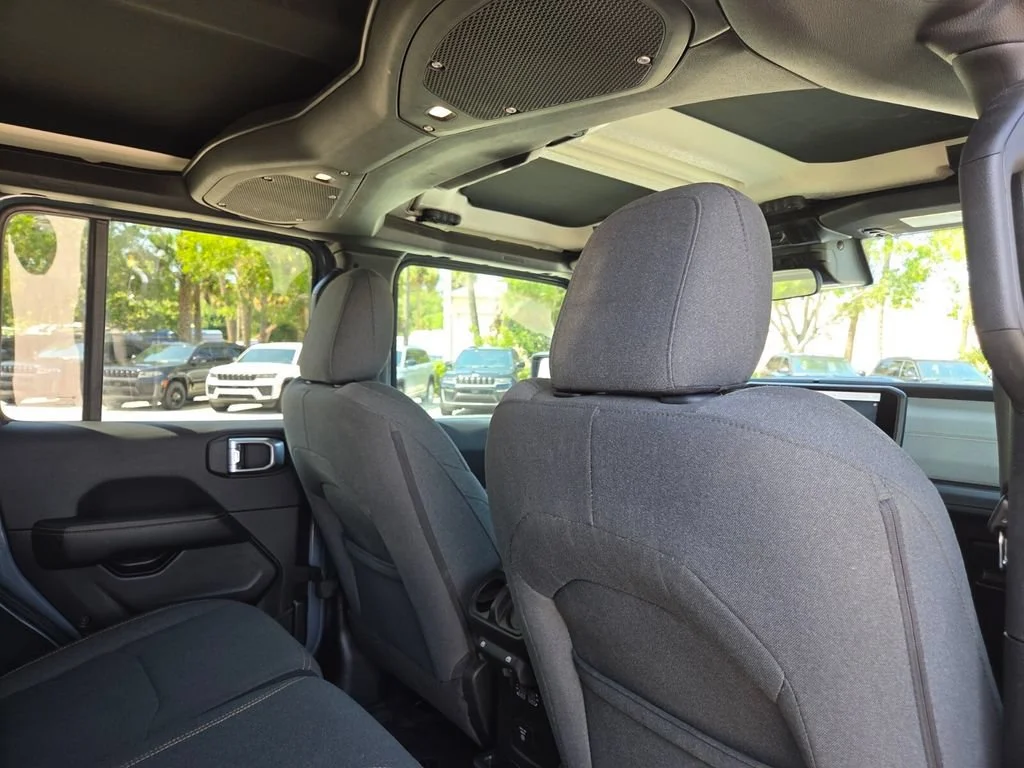 Used 2024 Anvil Clear Coat Jeep Sahara image 17
