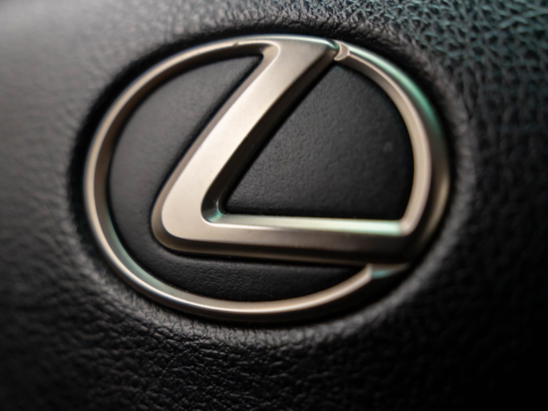 Used 2014 Black Lexus 570 image 23