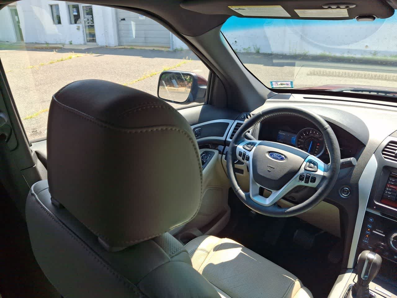 Used 2015 Bronze Fire Metallic Tinted Clearcoat Ford Limited image 15