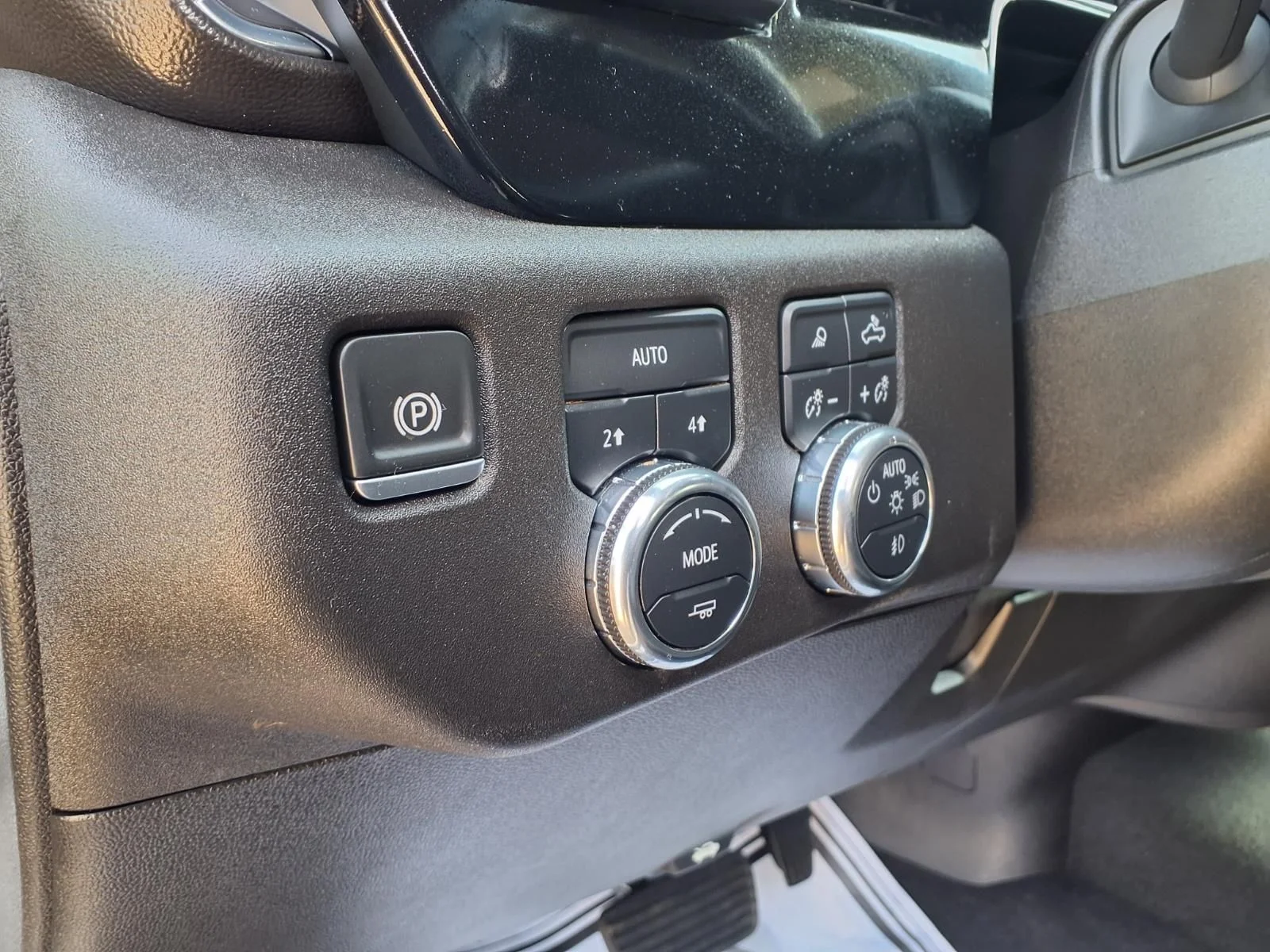 Used 2024 White GMC SLT image 14