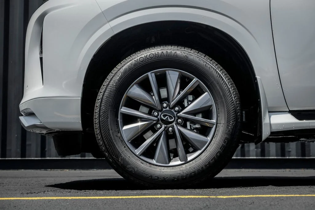 New 2027 RADIANT WHITE INFINITI Pure 4WD image 4