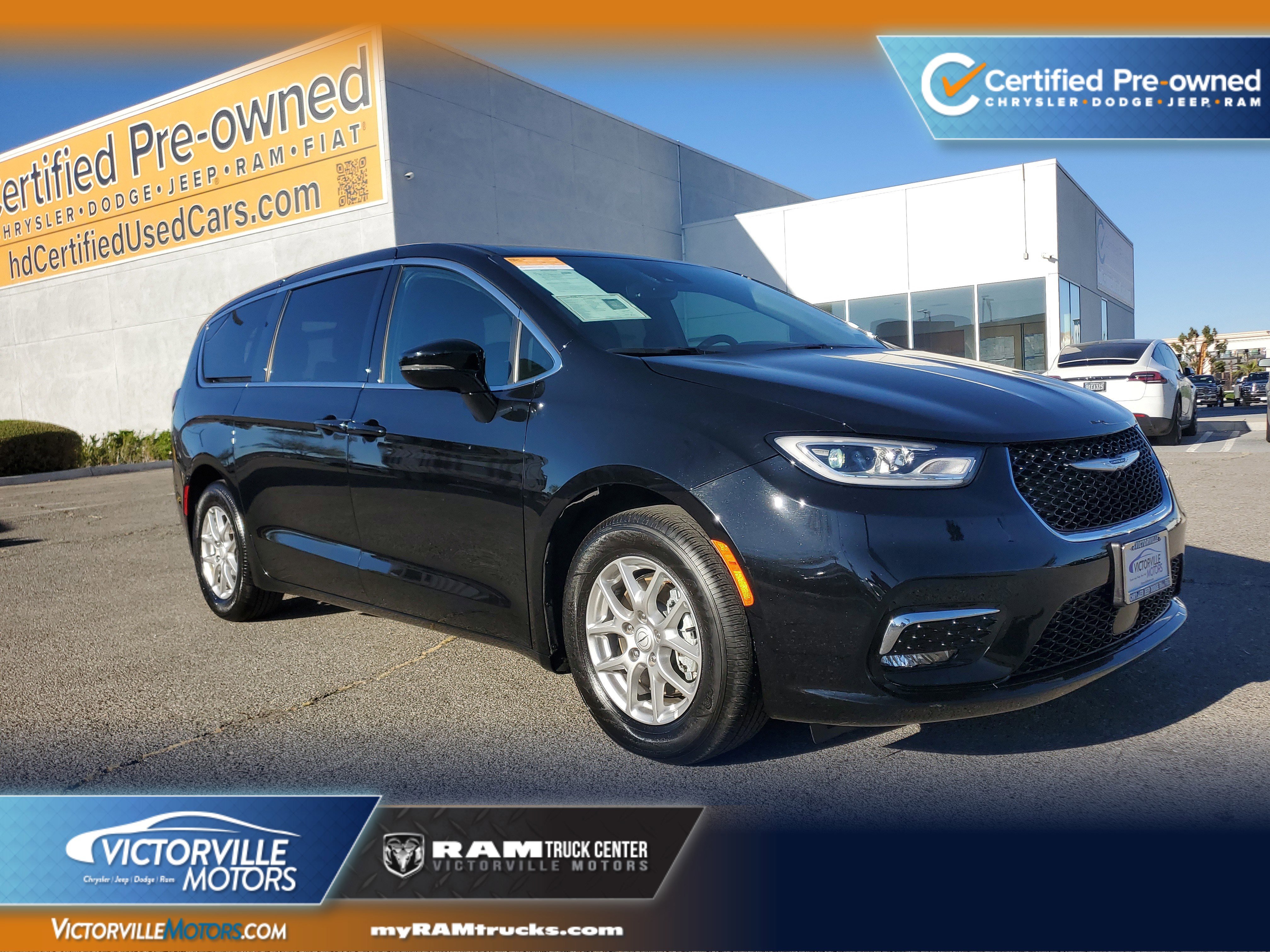 Black 2025 Chrysler Pacifica Select FWD Minivan Front-Wheel Drive 9-Speed Automatic