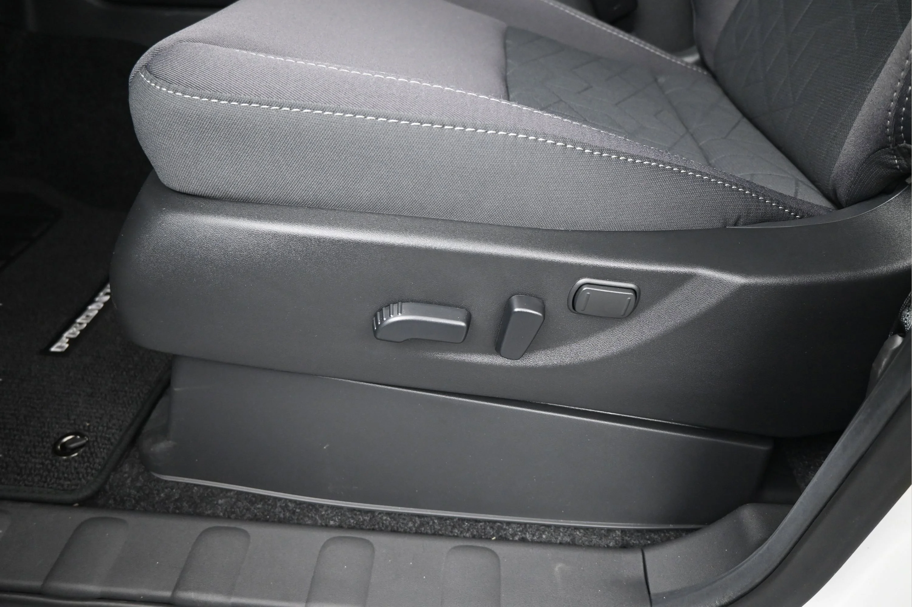 New 2026 Glacier White Nissan Crew Cab SV image 10