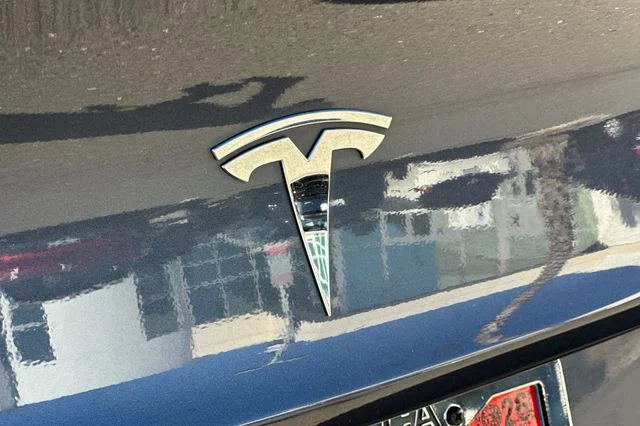 Used 2023  Tesla Base image 29