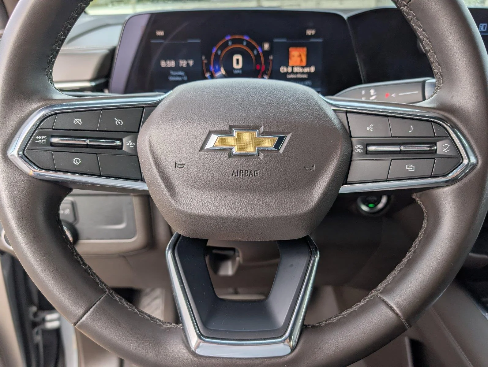Used 2025 Sterling Gray Metallic Chevrolet LT image 26