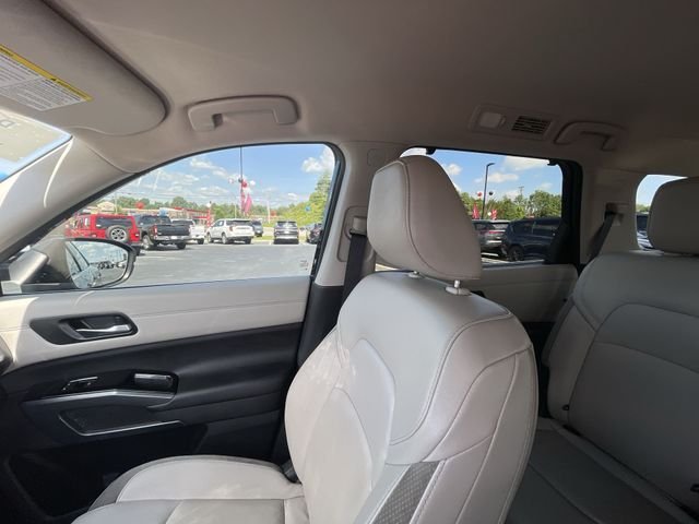 Used 2023 Blue Nissan SL image 7