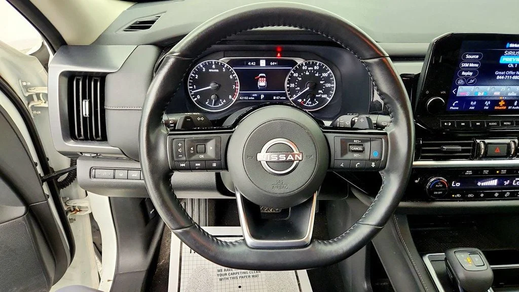 Used 2023 Pearl White Tricoat Nissan SL 4WD image 12