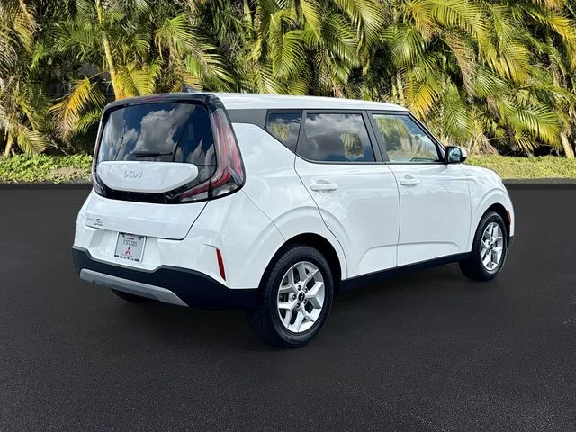 Used 2024 White Kia LX image 4