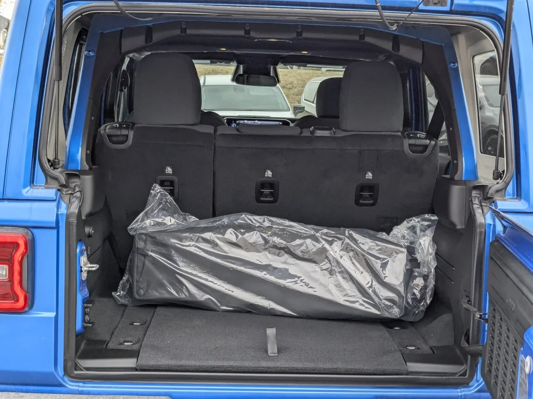 New 2025 Blue Jeep Sahara - - 4x4 - Adaptive Cruise - 12.3inch display - Blind Spot Mon & More! image 25