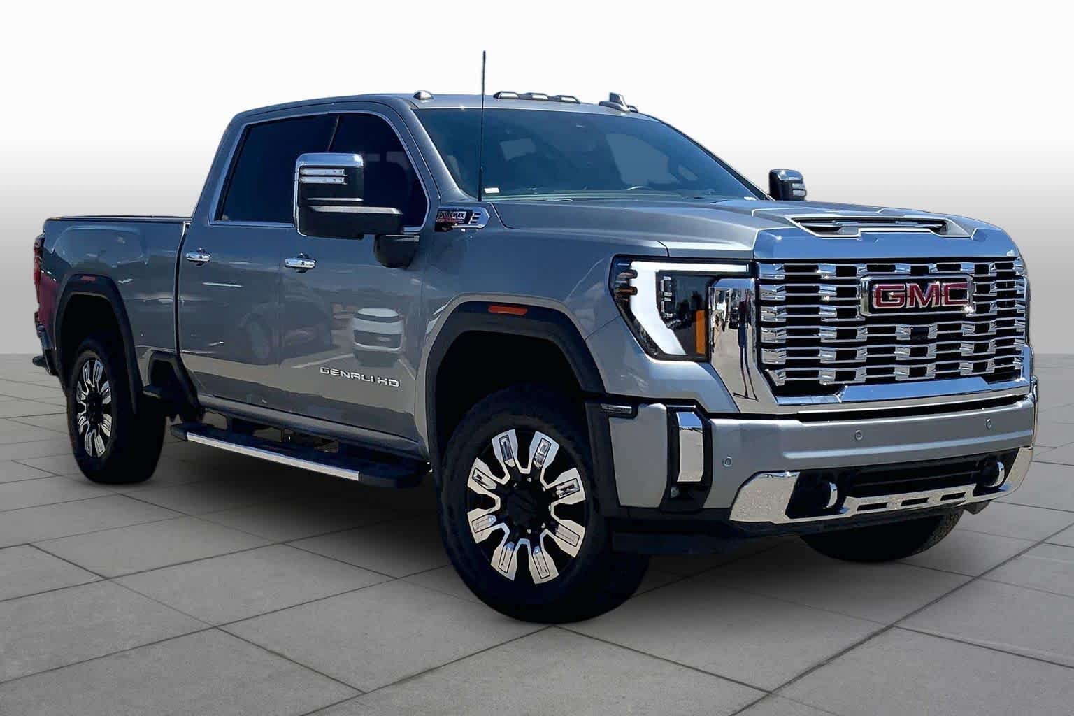 Used 2025 Sterling Metallic GMC Denali image 3