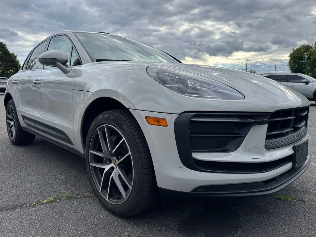 2024 Porsche Macan's photo