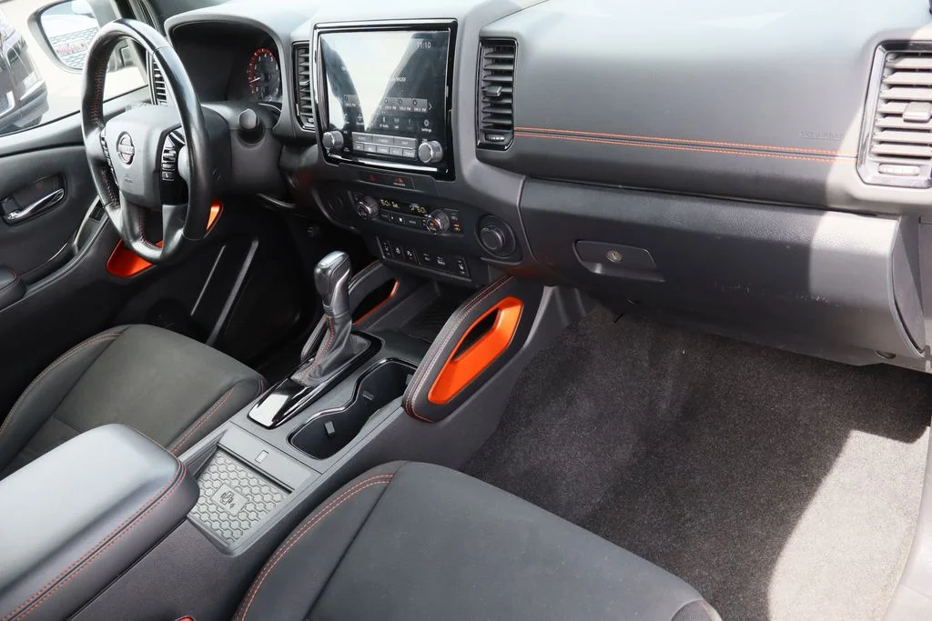 Used 2022 Black Nissan PRO-X image 29
