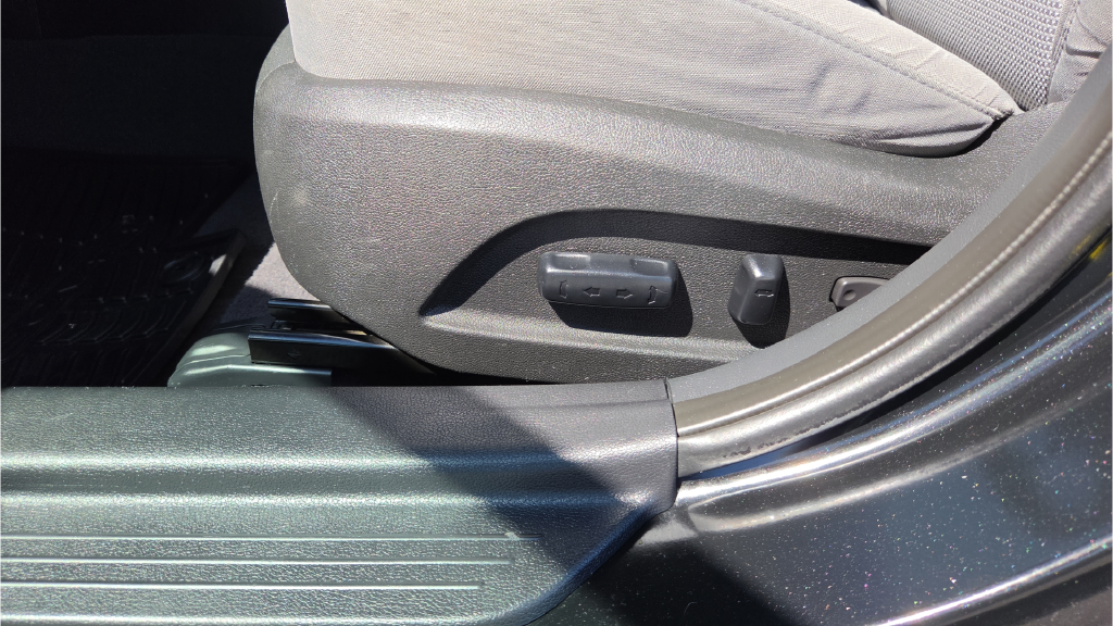 Used 2014 Black Hyundai GLS image 26