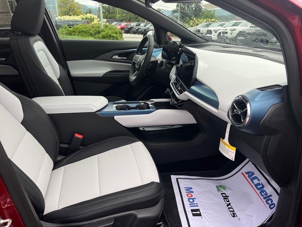 2025 Chevrolet Equinox EV LT - Photo 28
