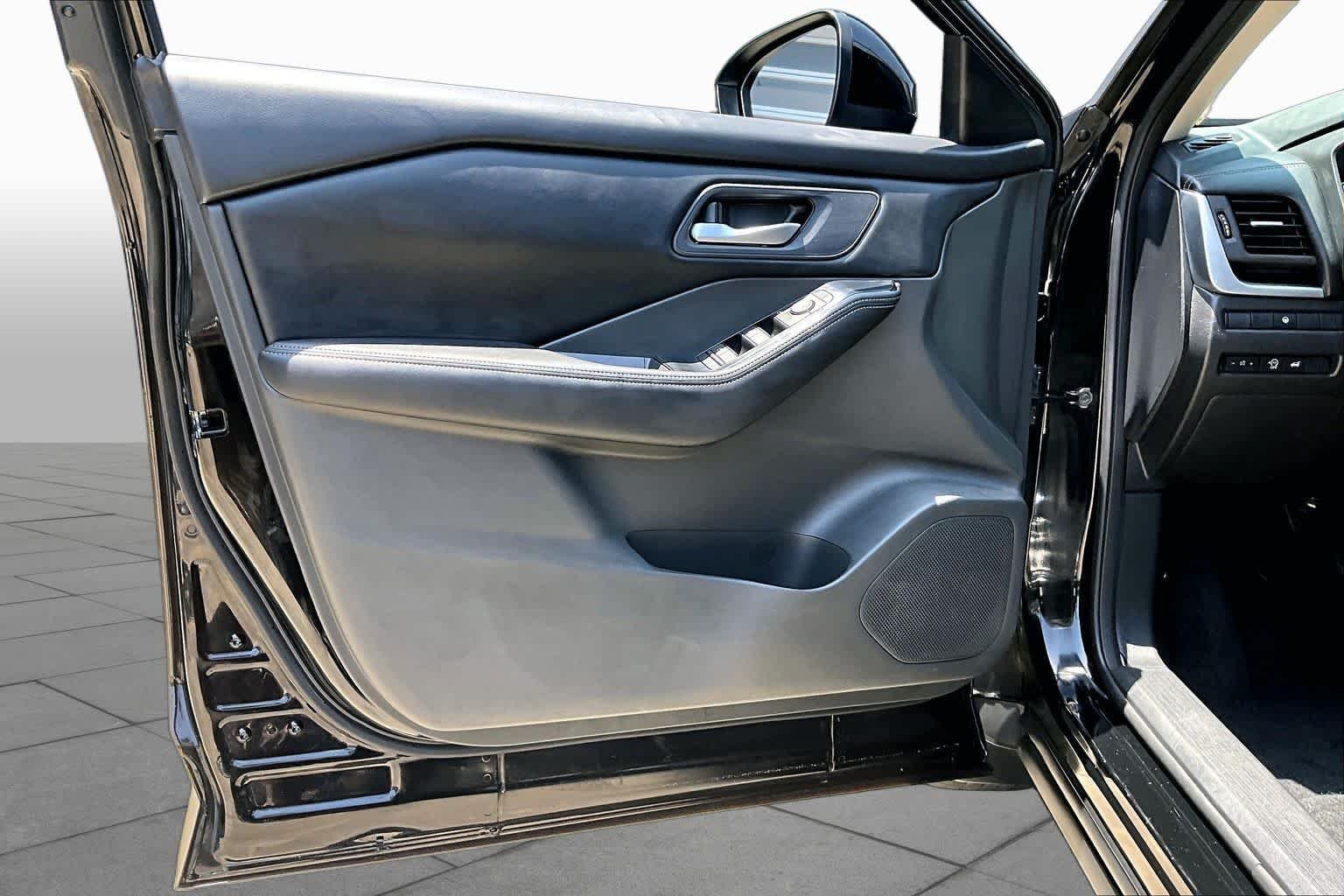 Used 2025 Super Black Nissan SV image 20