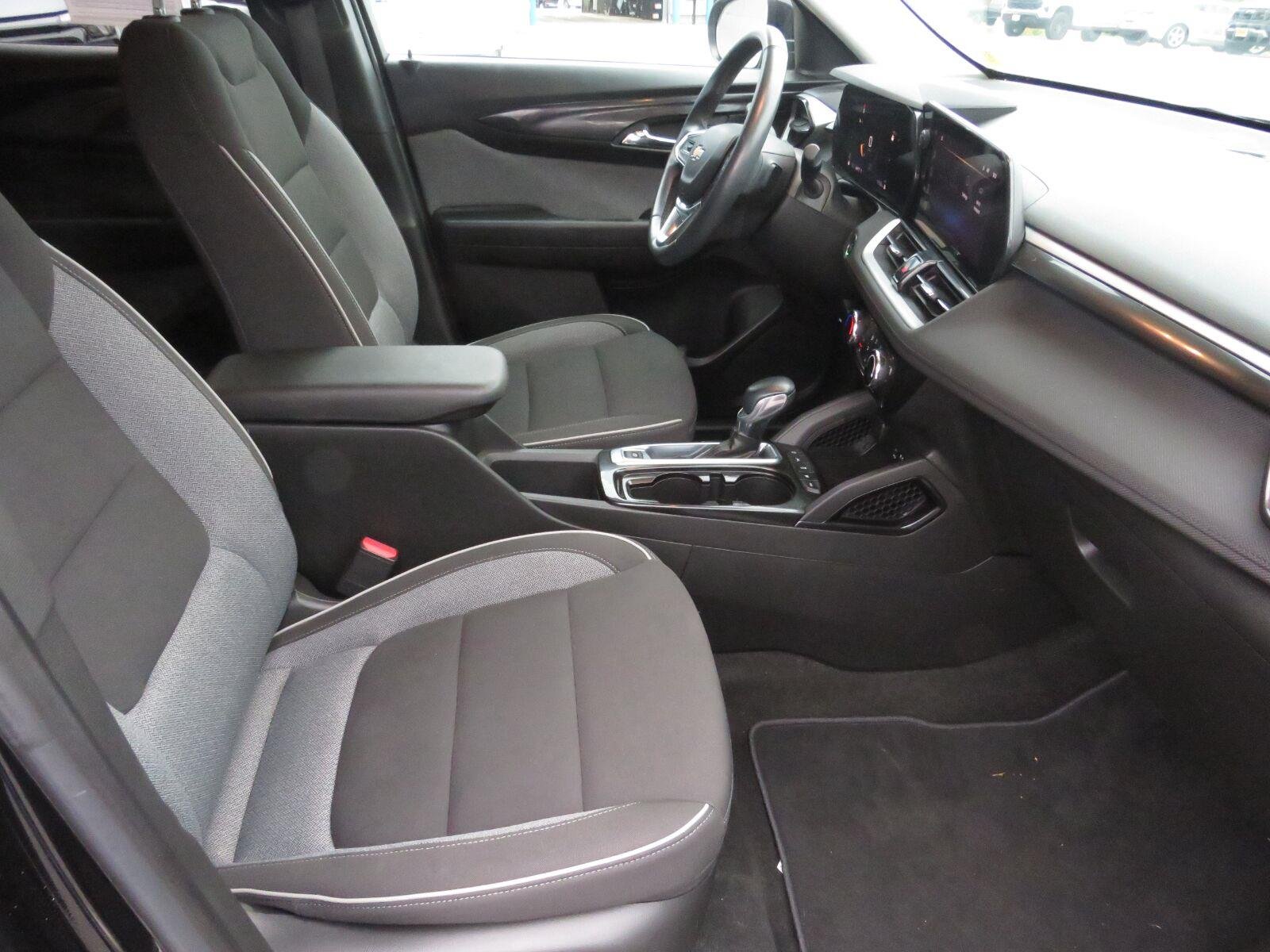 Used 2024 Mosaic Black Metallic Chevrolet LT image 18