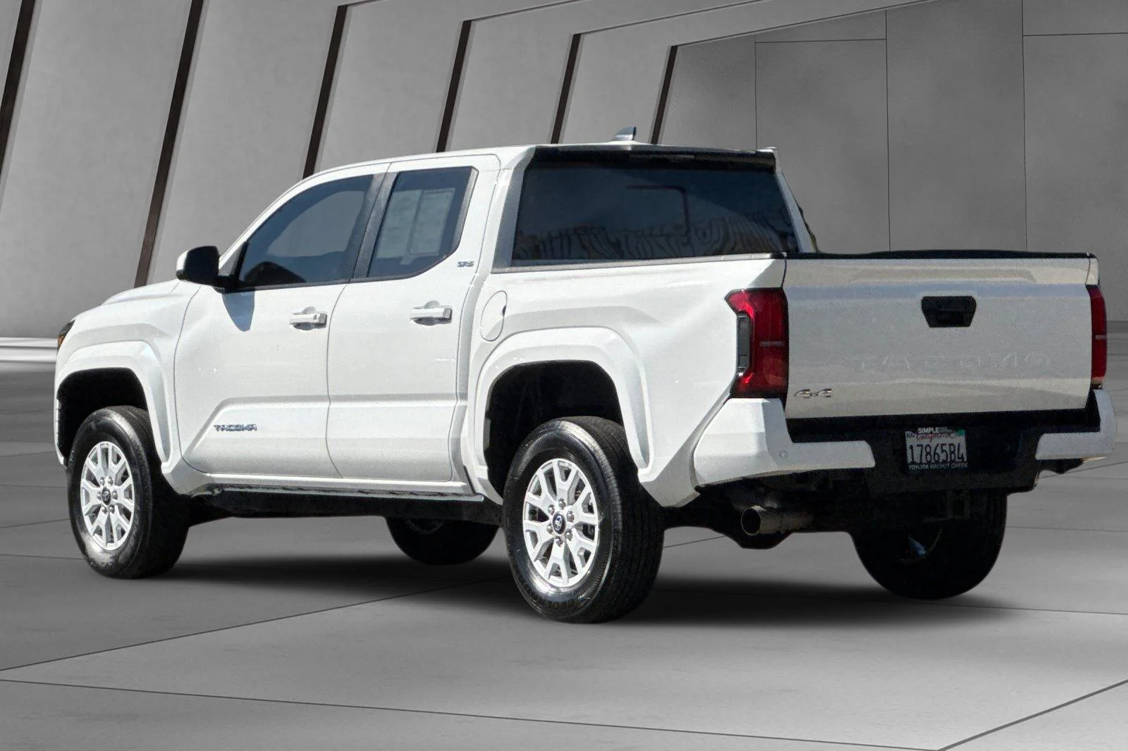2024 Toyota Tacoma SR5 - Photo 11