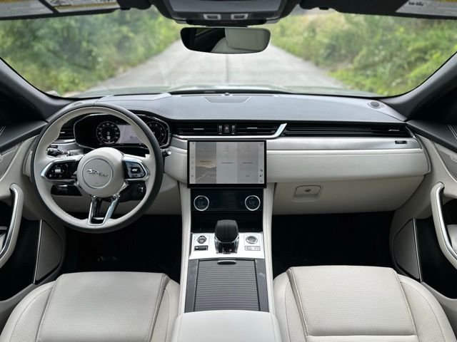 2026 Jaguar F-Pace R-Dynamic S - Photo 23