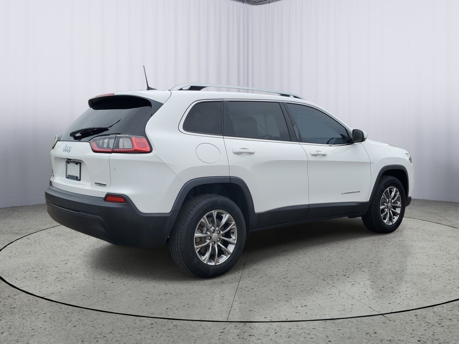 Used 2020 White Jeep Latitude Plus image 4