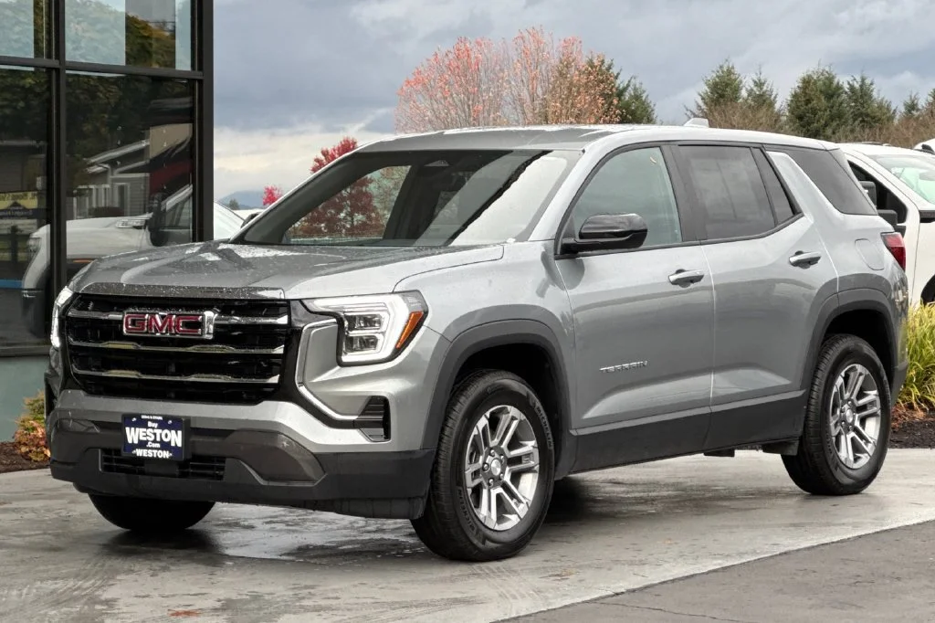 Used 2026 Sterling Metallic GMC Elevation image 8