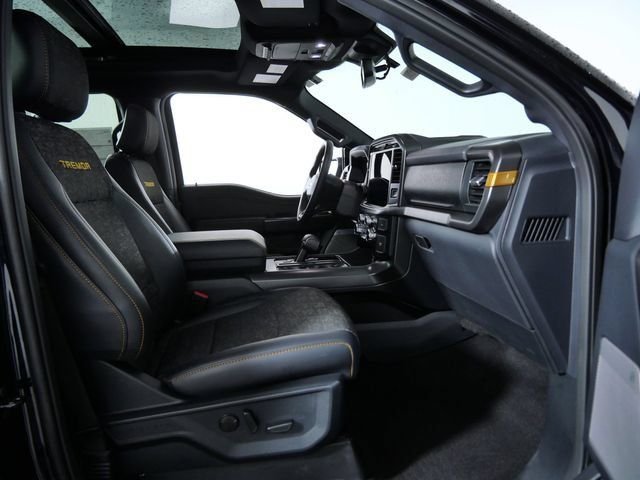 Used 2025  Ford Tremor image 11