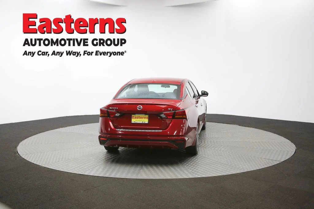 Used 2022 Red Nissan 2.5 SV image 35