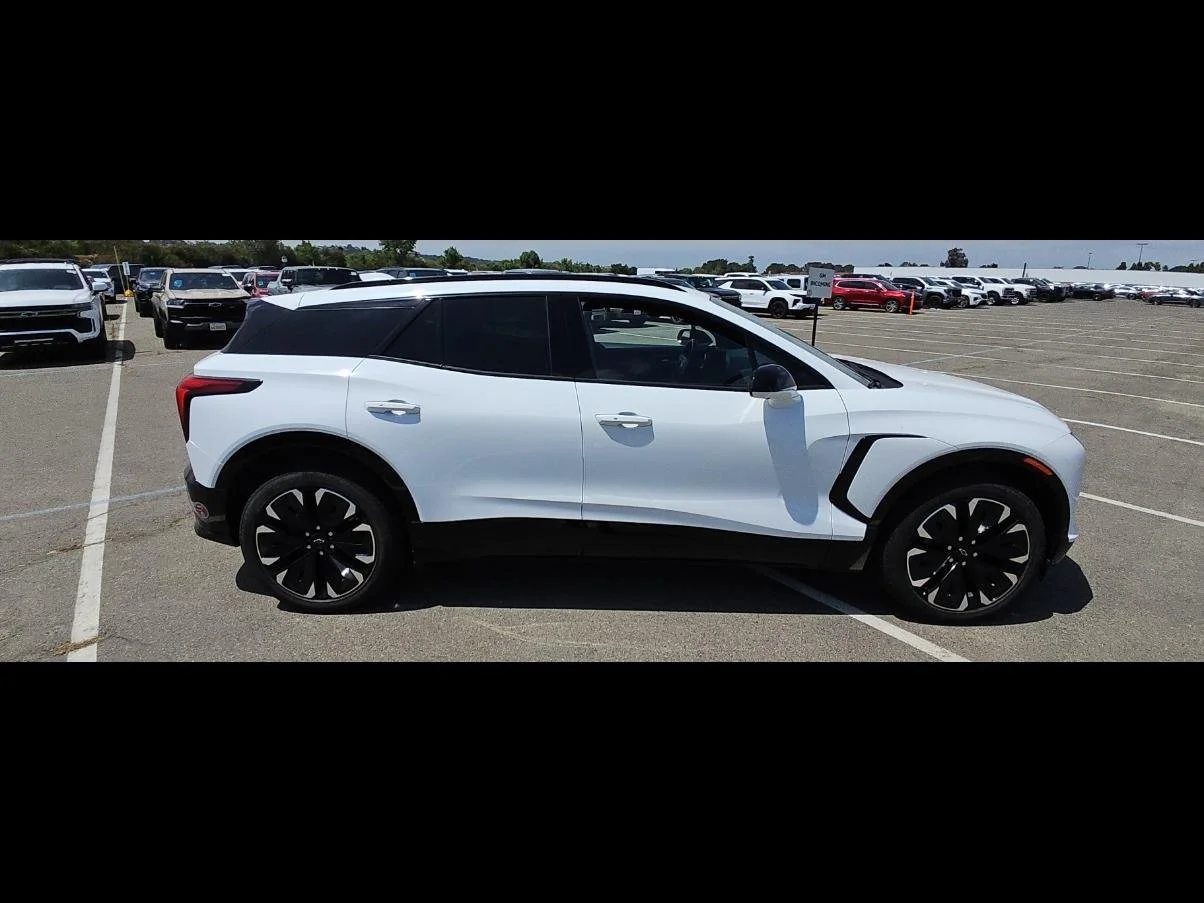 Used 2024 Summit White Chevrolet RS image 13