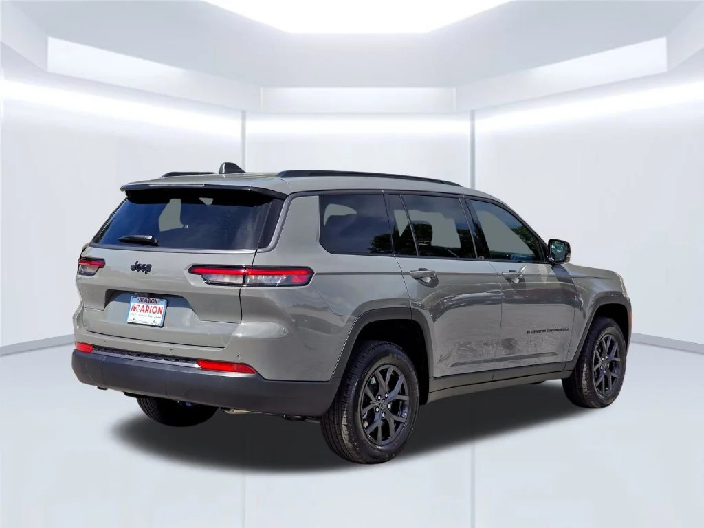 New 2027 Gray Jeep Laredo Altitude image 22