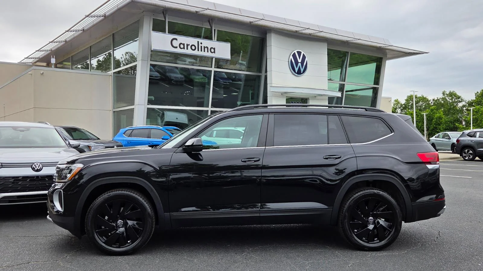 New 2026 Deep Black Pearl Volkswagen 2.0T SE w/Technology image 2