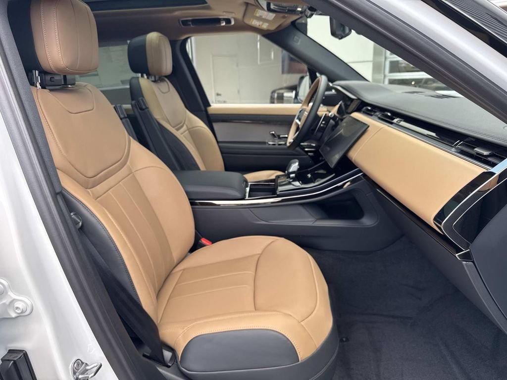 New 2026 Fuji White Land Rover Dynamic SE image 10
